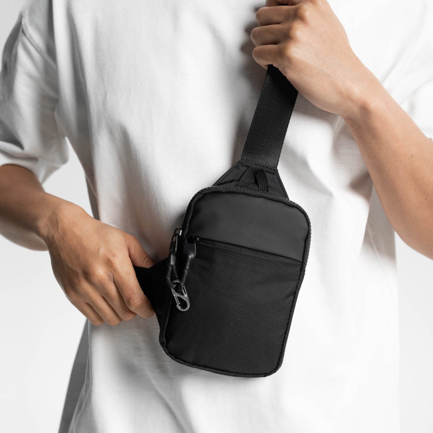 SäkraSling™ | Det smarta, säkra och eleganta sättet att bära med sig det viktigaste – handsfree och bekymmersfritt.