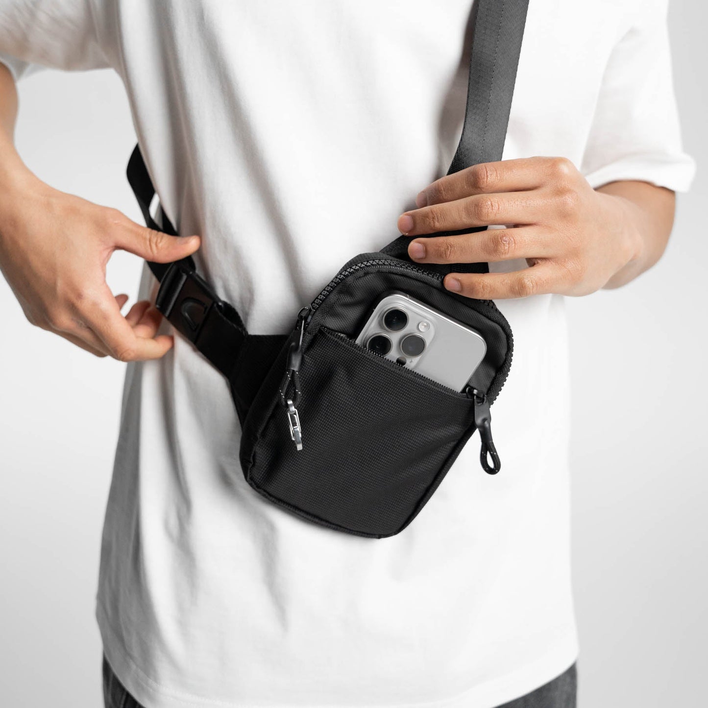 SäkraSling™ | Det smarta, säkra och eleganta sättet att bära med sig det viktigaste – handsfree och bekymmersfritt.