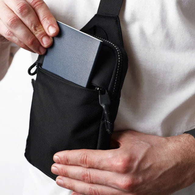 SäkraSling™ | Det smarta, säkra och eleganta sättet att bära med sig det viktigaste – handsfree och bekymmersfritt.