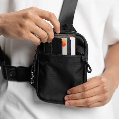 SäkraSling™ | Det smarta, säkra och eleganta sättet att bära med sig det viktigaste – handsfree och bekymmersfritt.